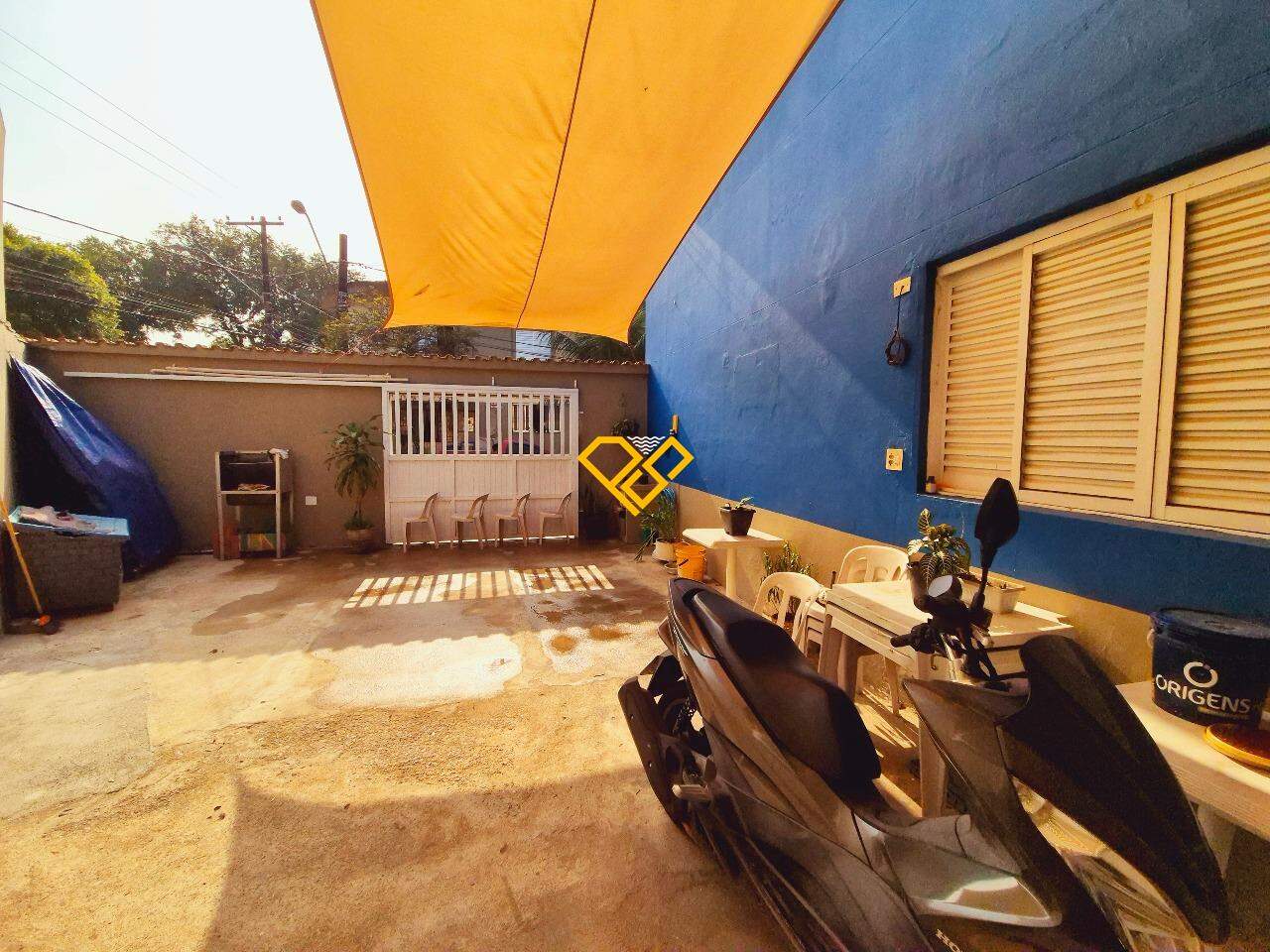 Sobrado à venda no Estuário: garagem até 3 vagas