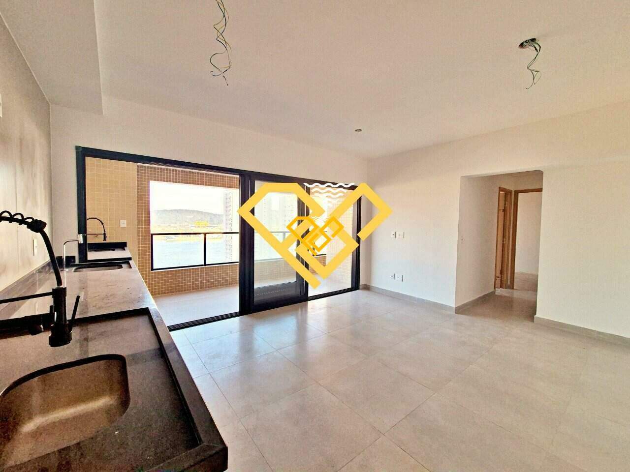 Apartamento à venda no Ponta da Praia: Sala e cozinha