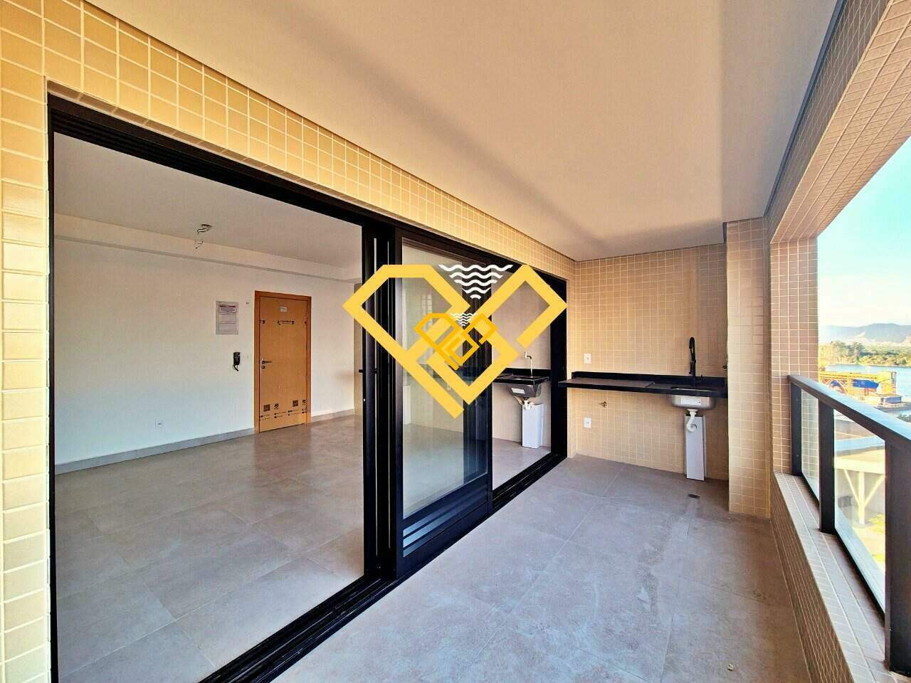 Apartamento à venda no Ponta da Praia: Varanda