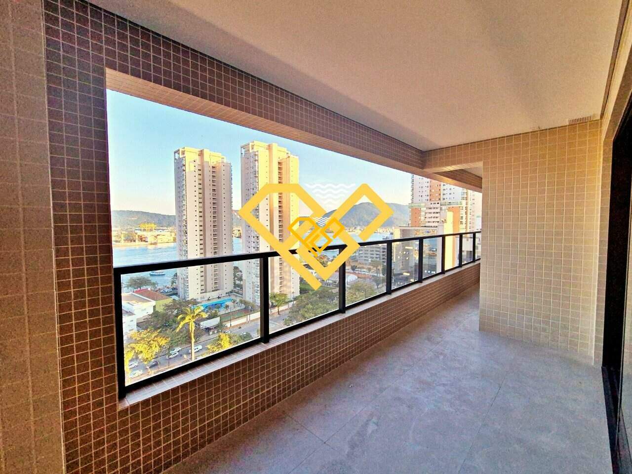 Apartamento à venda no Ponta da Praia: Varanda