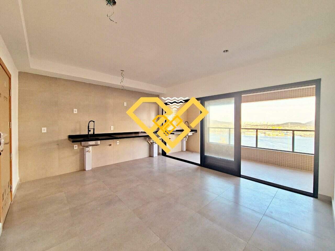Apartamento à venda no Ponta da Praia: Sala e cozinha