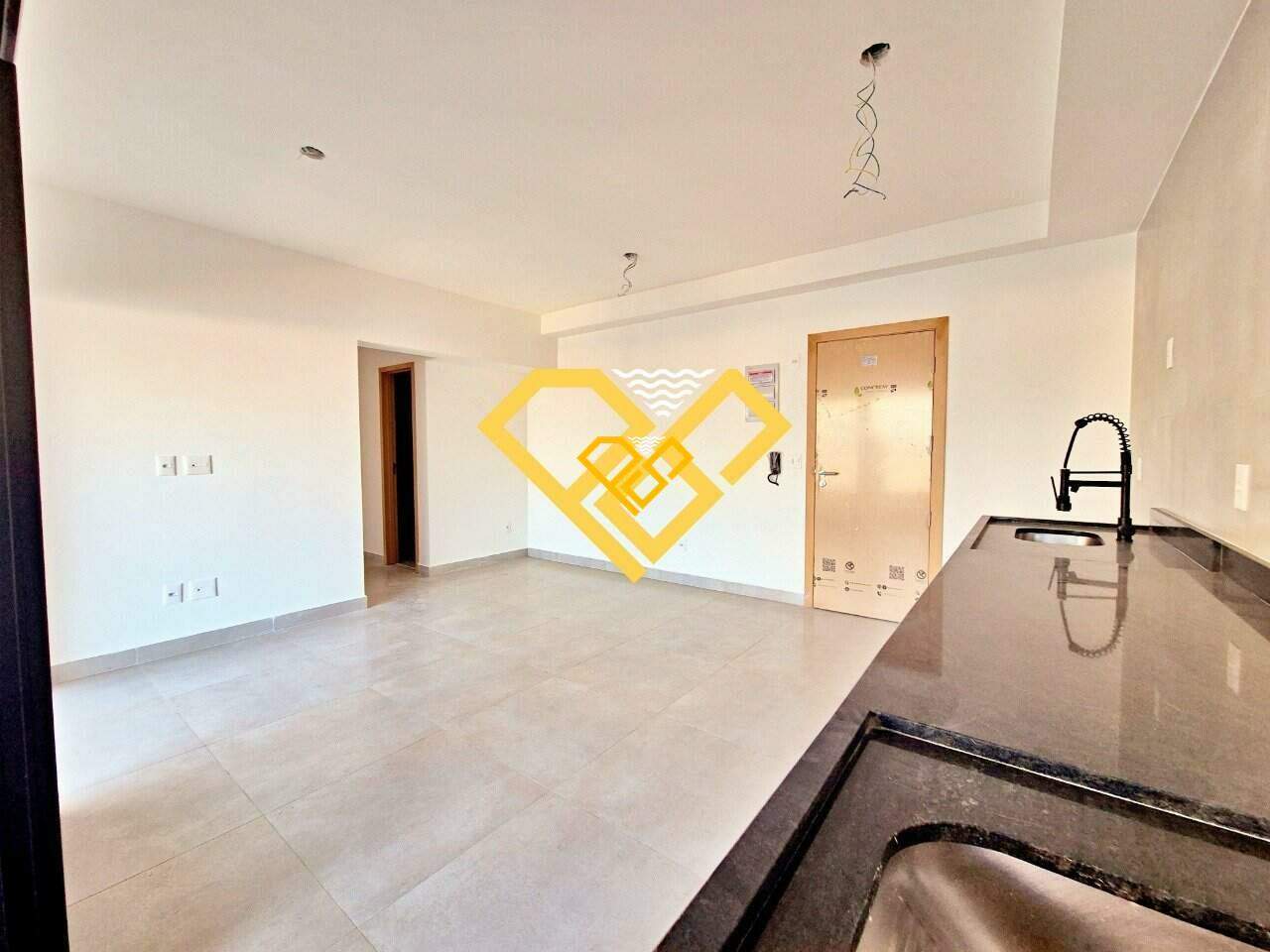Apartamento à venda no Ponta da Praia: Sala e cozinha
