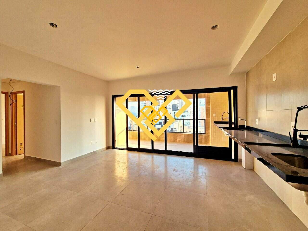 Apartamento à venda no Ponta da Praia: Sala e cozinha