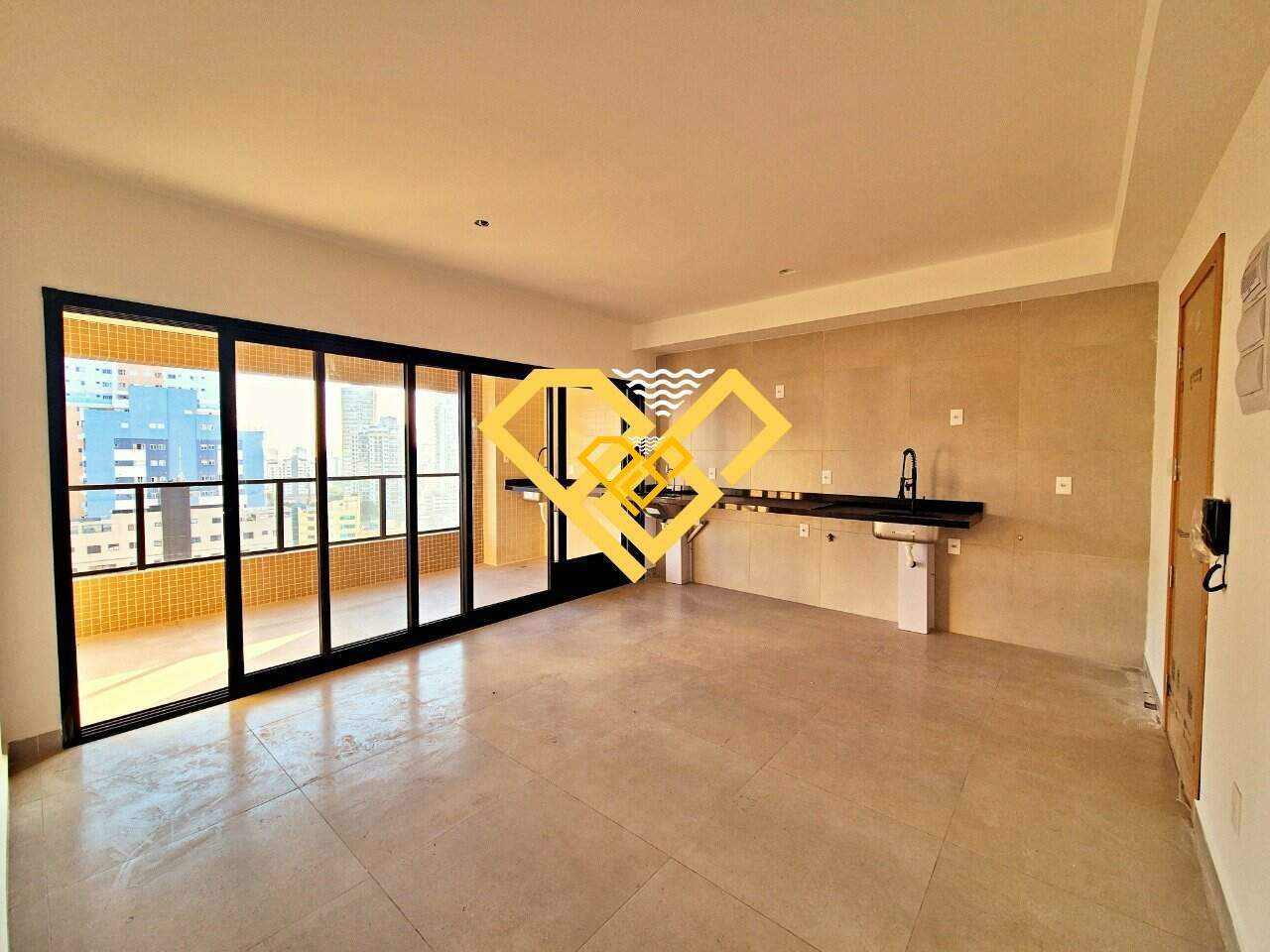 Apartamento à venda no Ponta da Praia: Sala e cozinha