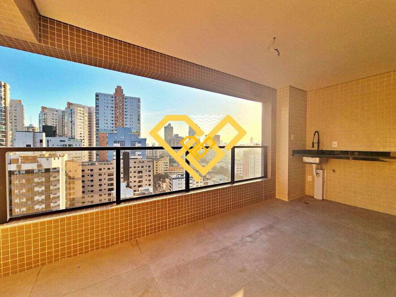 Apartamento à venda no Ponta da Praia: Varanda
