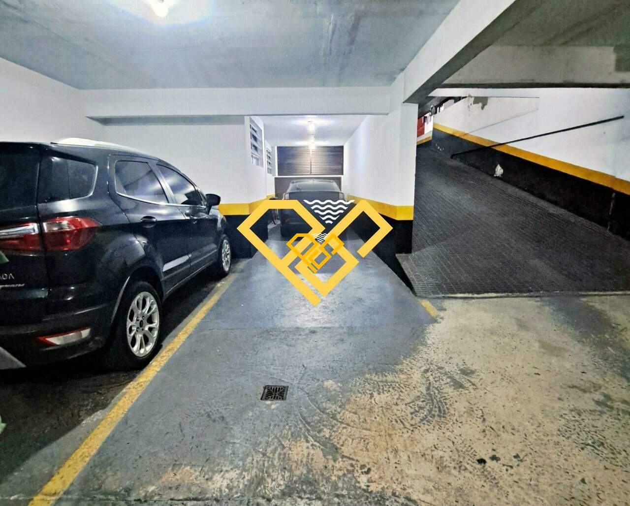 Garden à venda no José Menino: Garagem