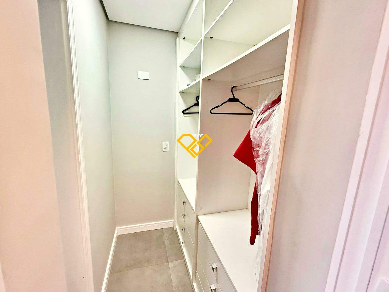 Apartamento à venda no Gonzaga: Closet