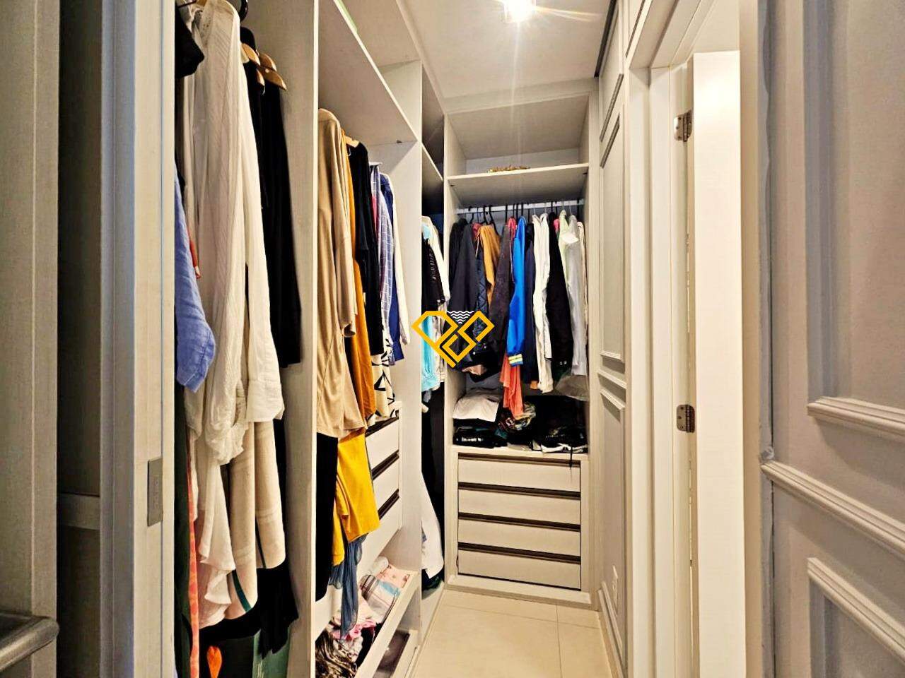 Apartamento à venda no Marapé: Closet