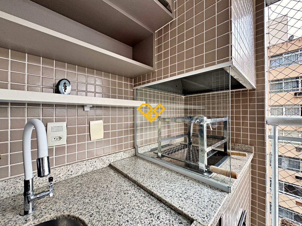 Apartamento à venda no José Menino: Varanda com churrasqueira