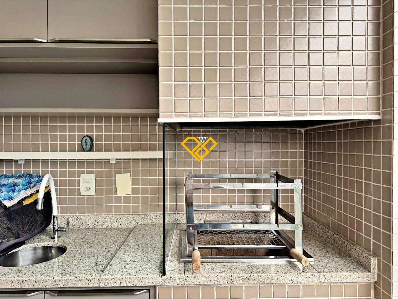 Apartamento à venda no José Menino: Varanda com churrasqueira
