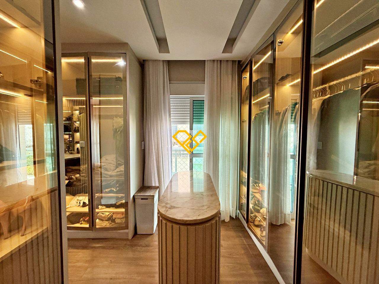 Apartamento à venda no Aparecida: Suíte 3 - closet