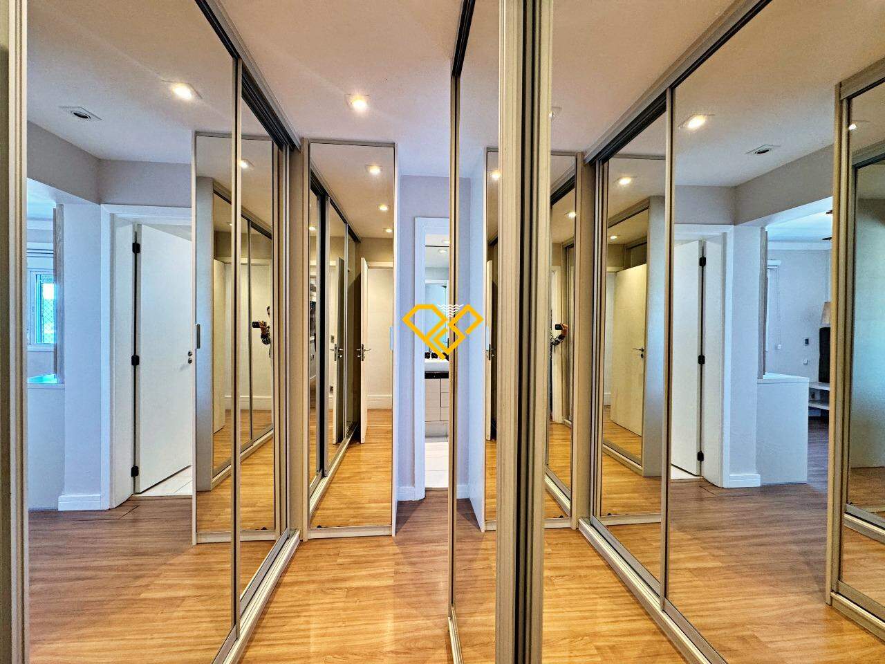 Apartamento à venda no Embaré: Suíte 1 - master - closet