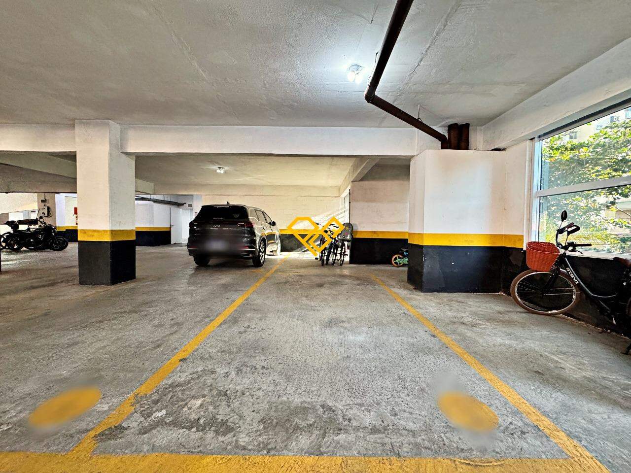 Apartamento à venda no Embaré: Garagem