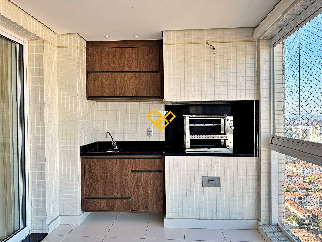 Apartamento à venda no Embaré: Varanda com churrasqueira