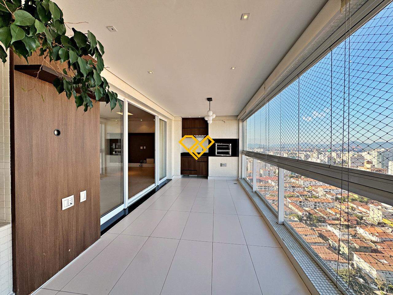 Apartamento à venda no Embaré: Varanda com churrasqueira