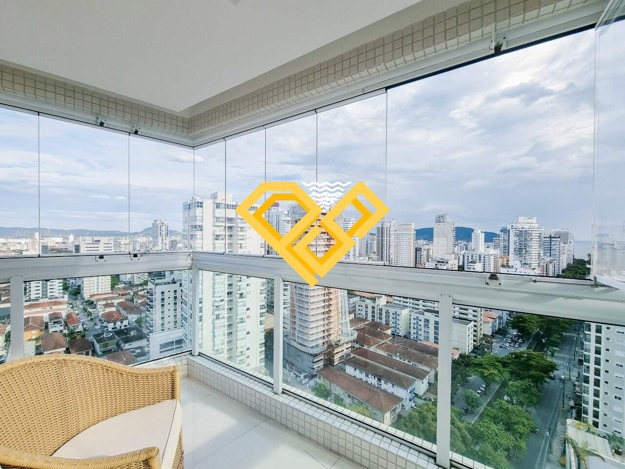 Apartamento para aluguel no Gonzaga: VARANDA SUÍTE 3