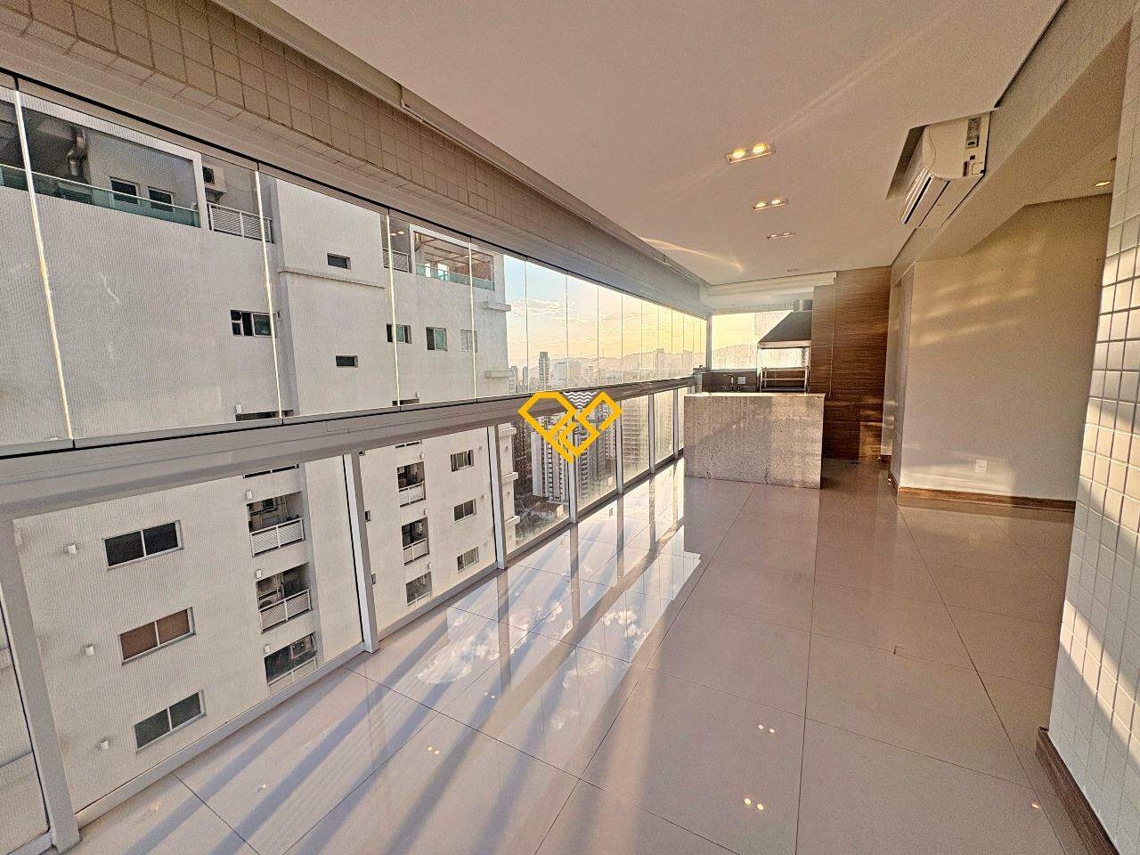 Apartamento para aluguel no Embaré: Varanda