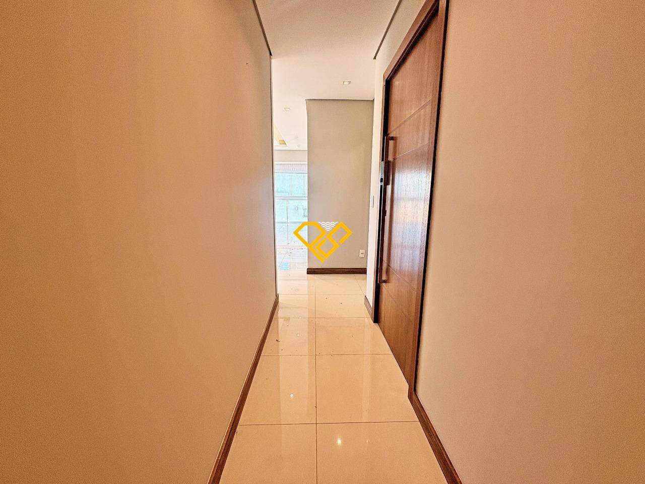 Apartamento para aluguel no Embaré: Hall