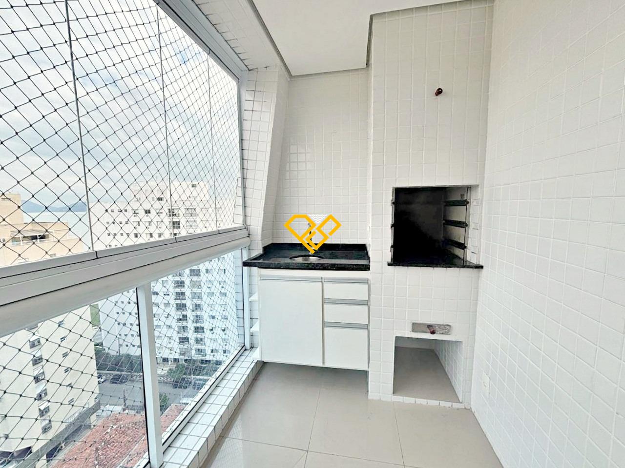 Apartamento à venda no Ponta da Praia: Varanda com churrasqueira