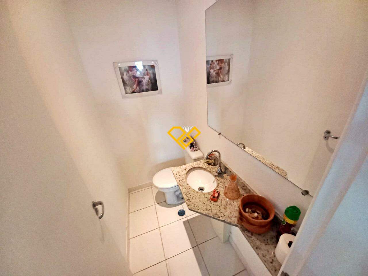 Apartamento à venda no Ponta da Praia: Lavabo