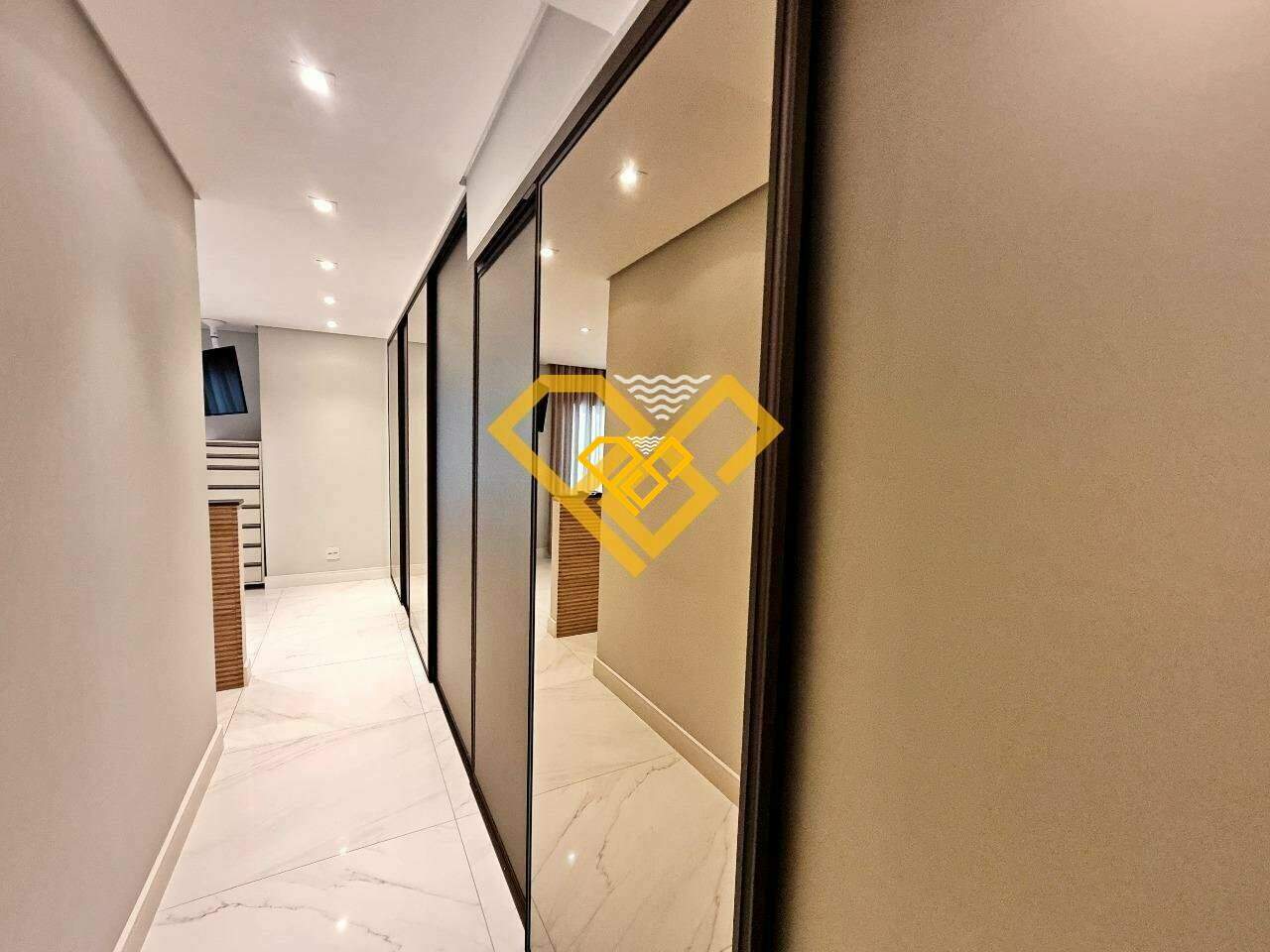 Apartamento para aluguel no Gonzaga: Corredor Suite 2 