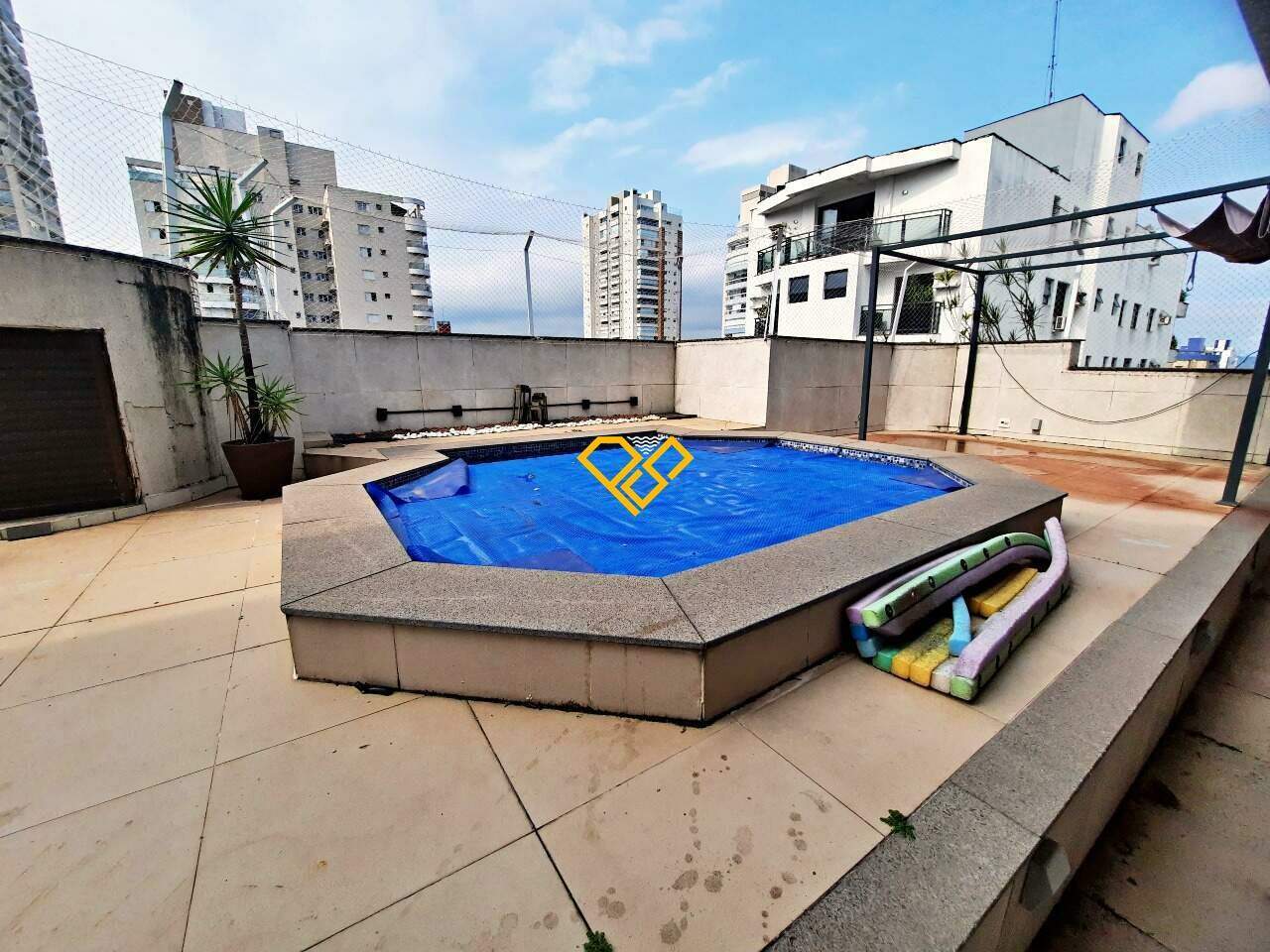 Cobertura para aluguel no Boqueirão: Piscina