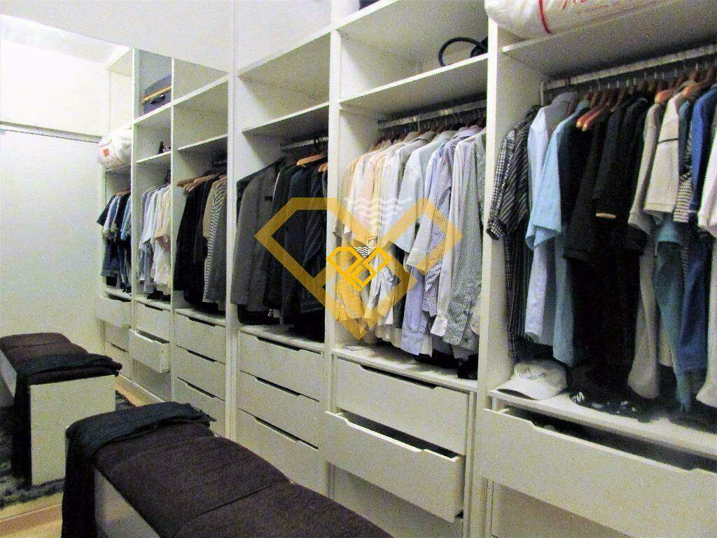 Apartamento para aluguel no Embaré: CLOSET SUÍTE 4