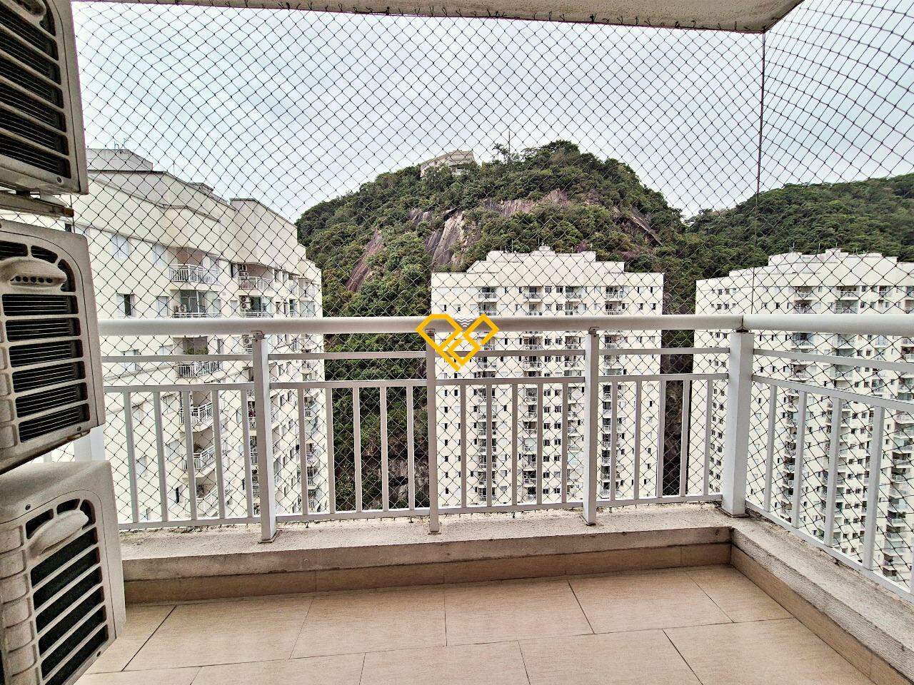 Apartamento para aluguel no Marapé: Varanda