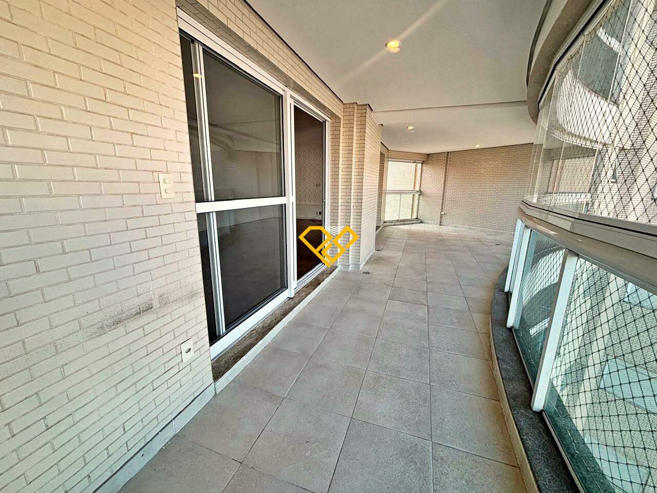 Apartamento para aluguel no Embaré: Varanda com churrasqueira