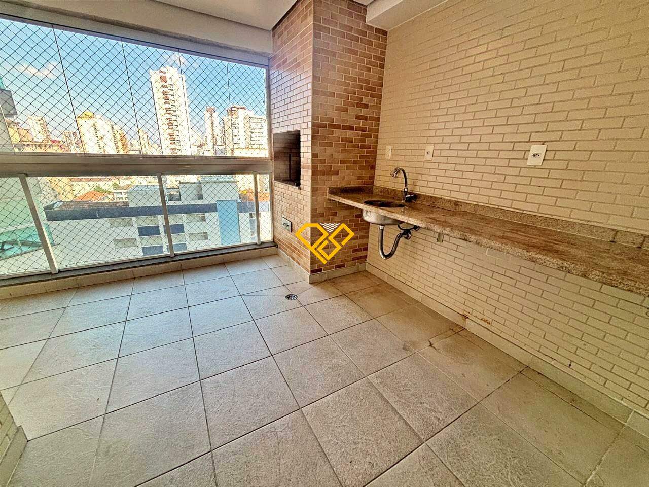 Apartamento para aluguel no Embaré: Varanda com churrasqueira