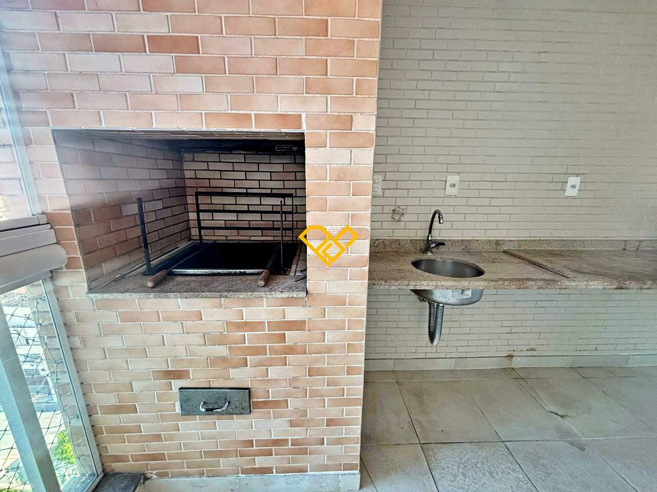 Apartamento para aluguel no Embaré: Varanda com churrasqueira