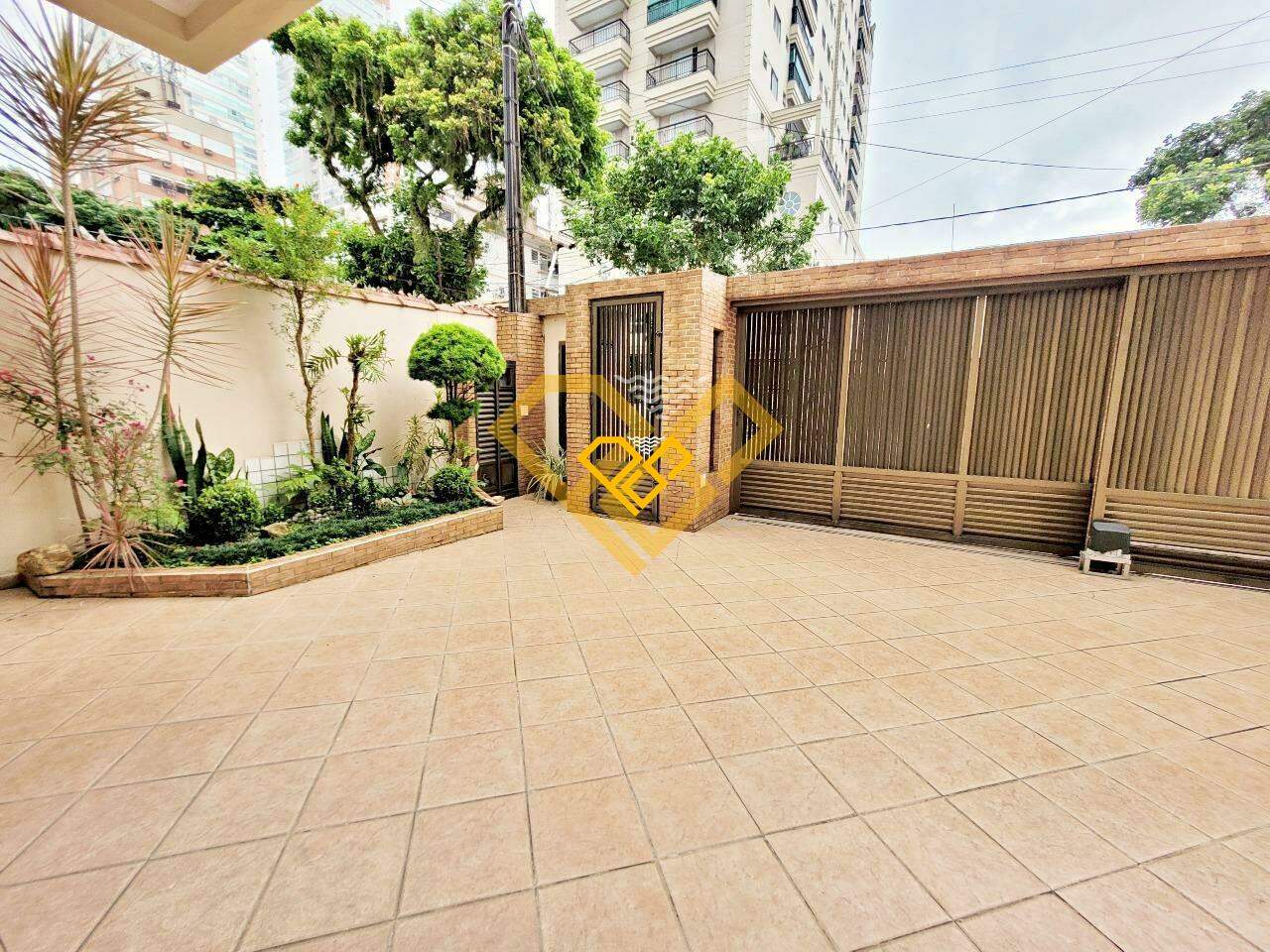 Casa para aluguel no Embaré: 