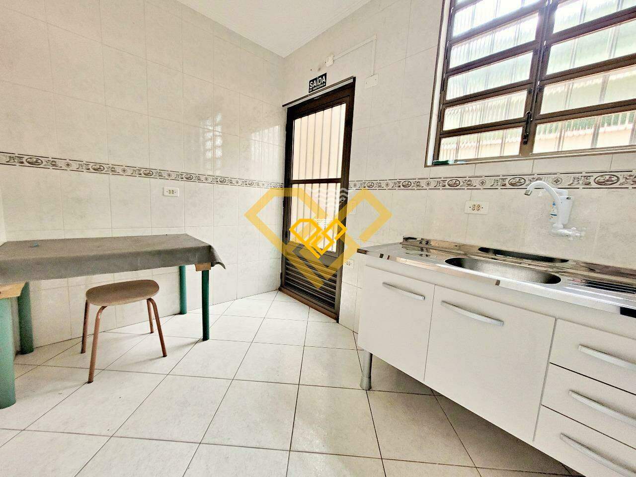 Casa para aluguel no Embaré: 