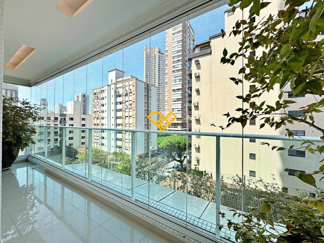 Apartamento para aluguel no Embaré: Varanda