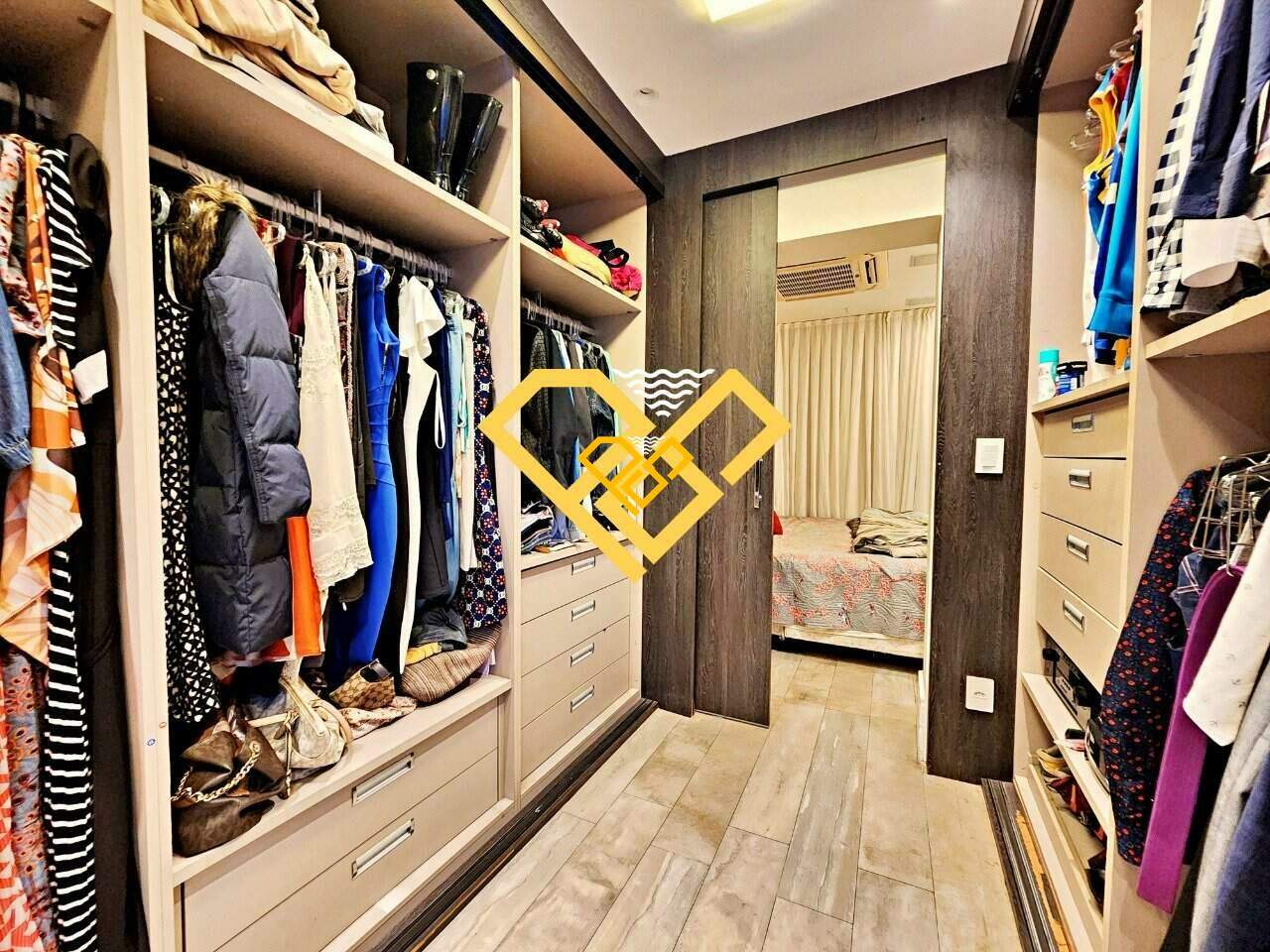 Cobertura à venda no José Menino: Closet