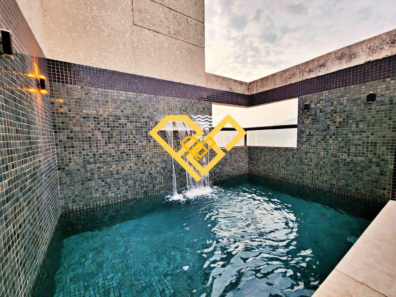Cobertura à venda no José Menino: Piscina