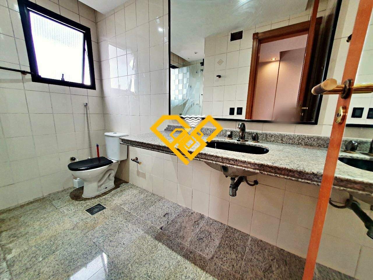 Apartamento para aluguel no Embaré: WC SUÍTE  3