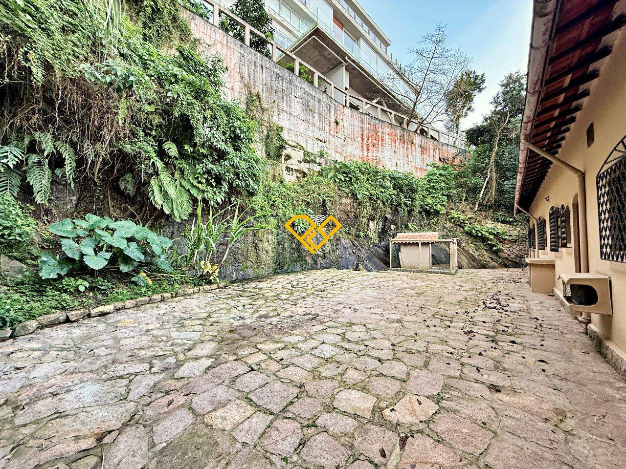 Casa para aluguel no Santa Terezinha: Quintal