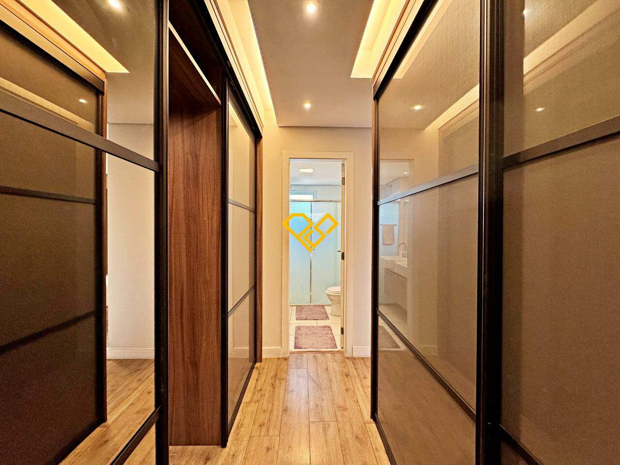 Apartamento à venda no Gonzaga: Suíte 1 - master - closet