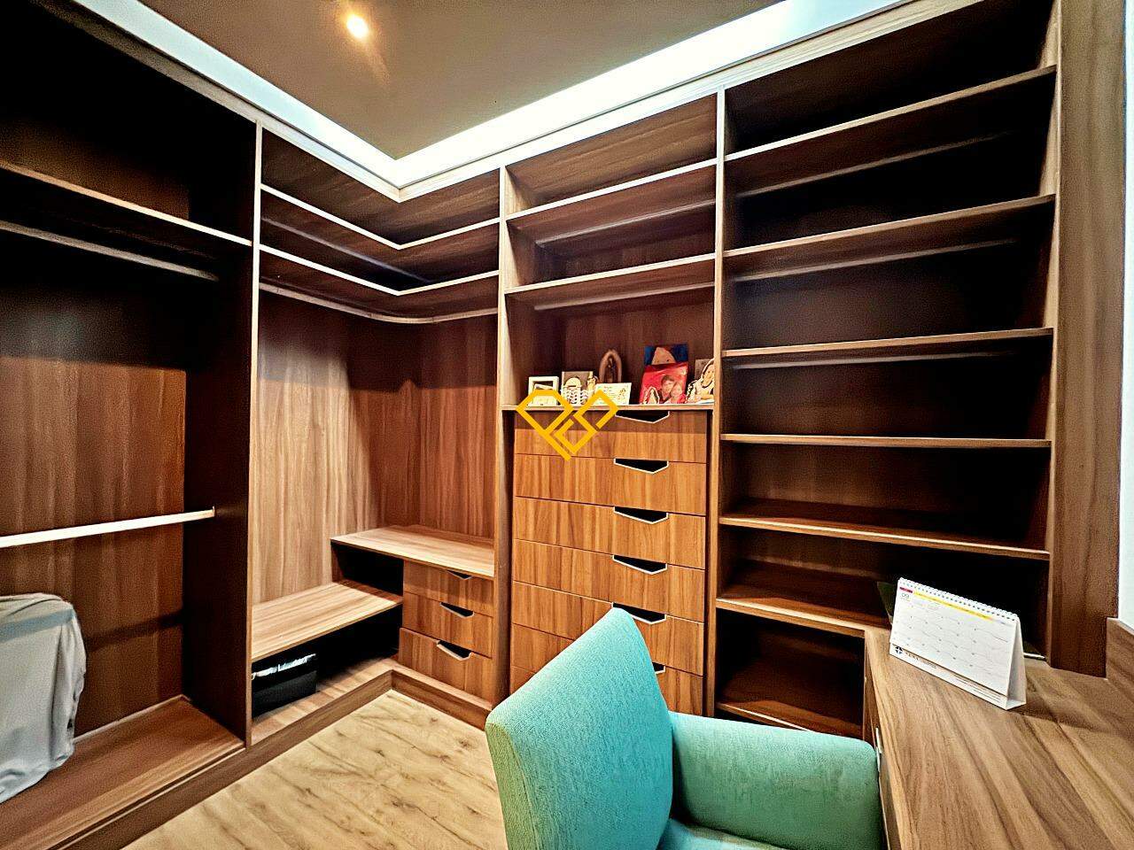 Apartamento à venda no Gonzaga: Suíte 1 - master - closet