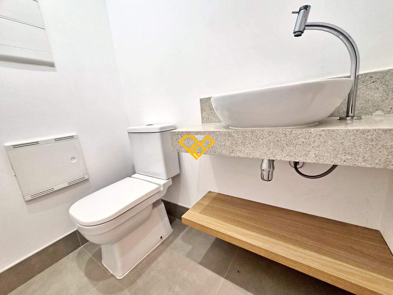 Apartamento para aluguel no Boqueirão: Lavabo