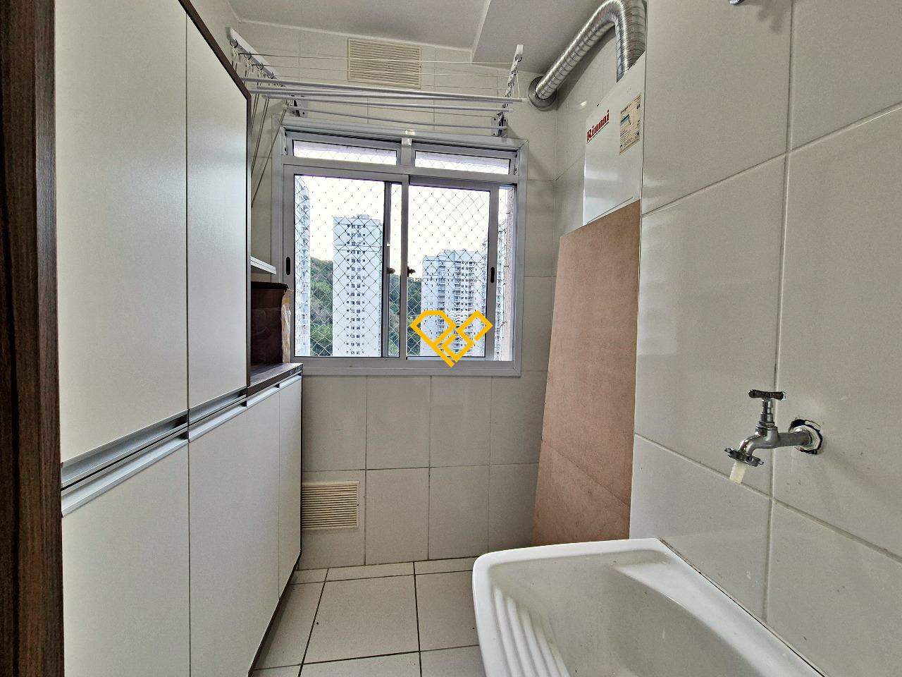 Apartamento para aluguel no Marapé: Área de serviço