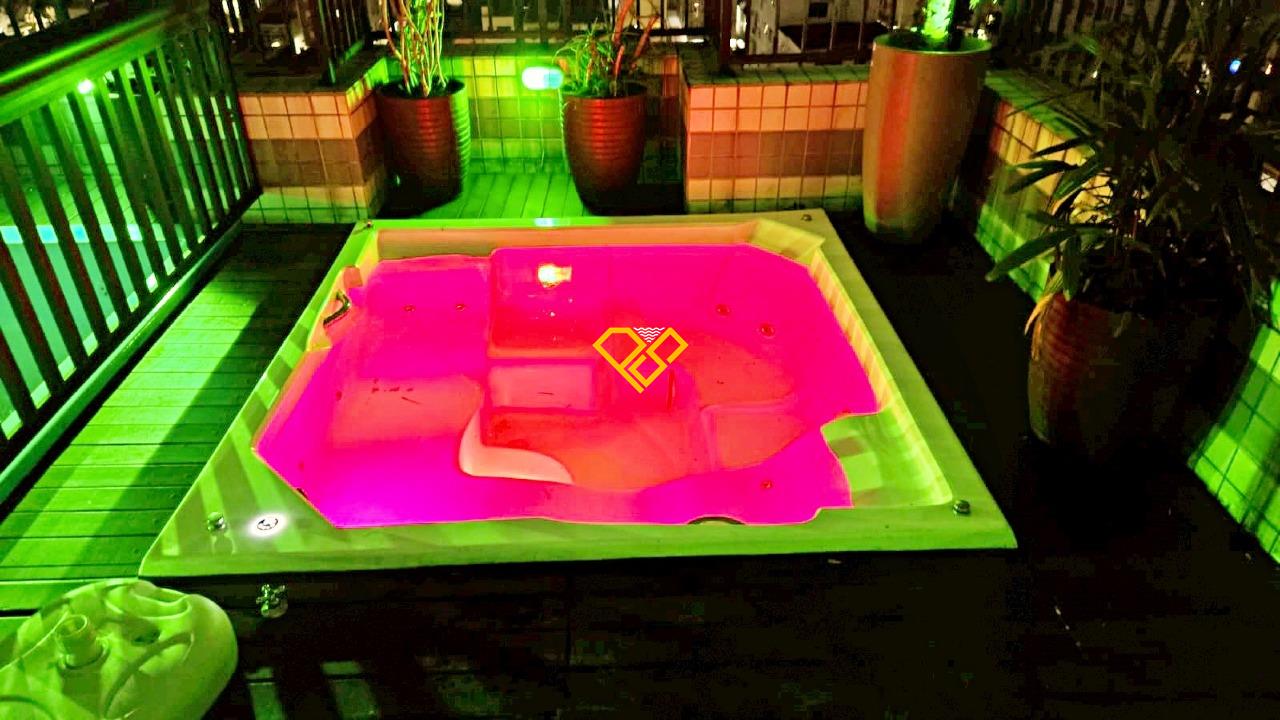 Cobertura para aluguel no Embaré: Piscina