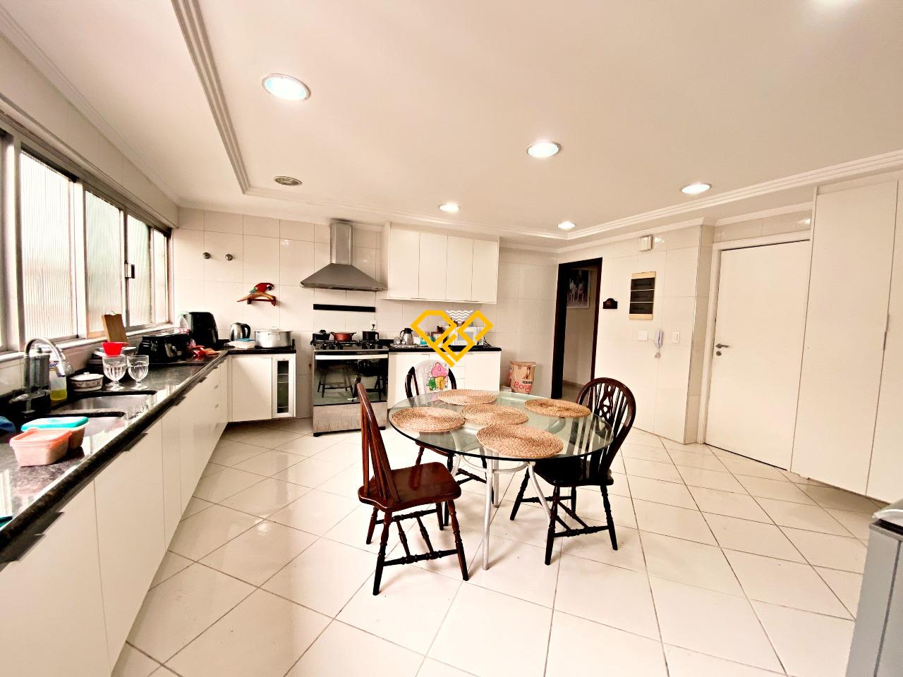 Cobertura para aluguel no Embaré: 