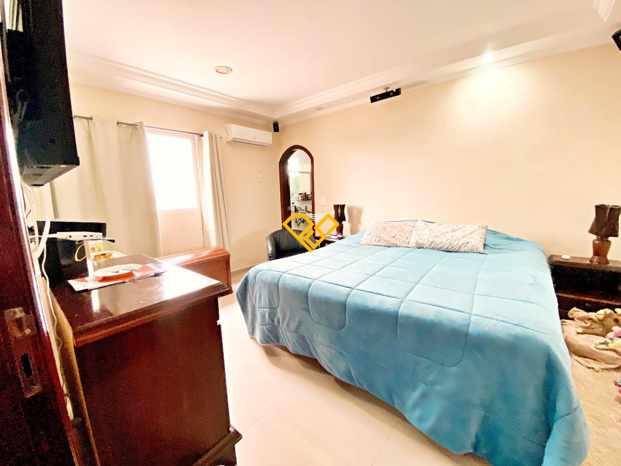 Cobertura para aluguel no Embaré: 