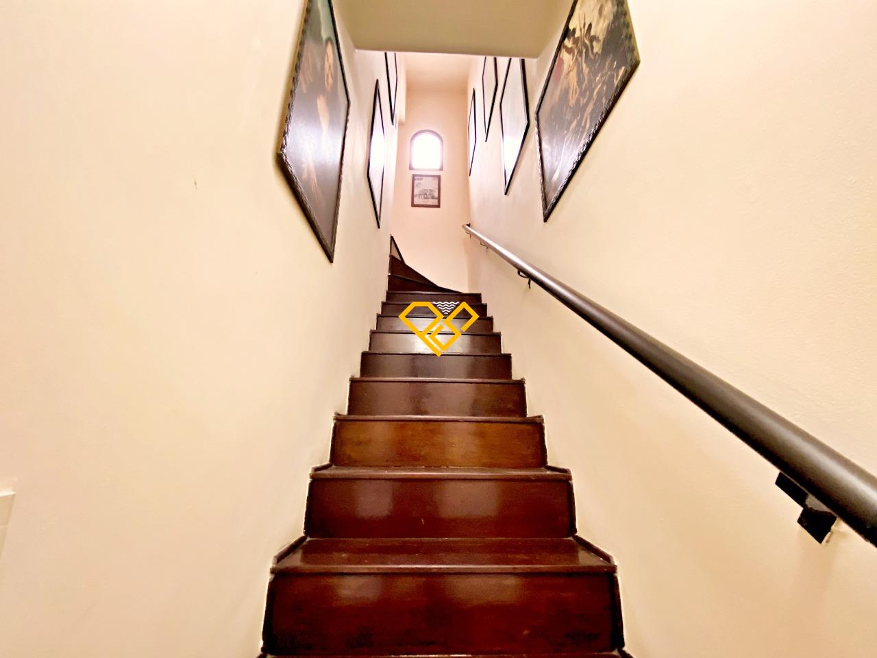 Cobertura para aluguel no Embaré: 