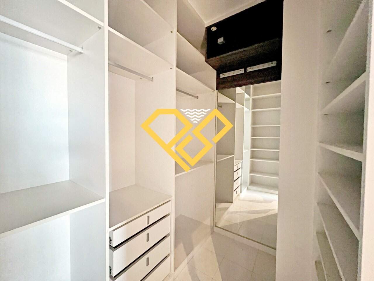 Apartamento para aluguel no Gonzaga: Closet