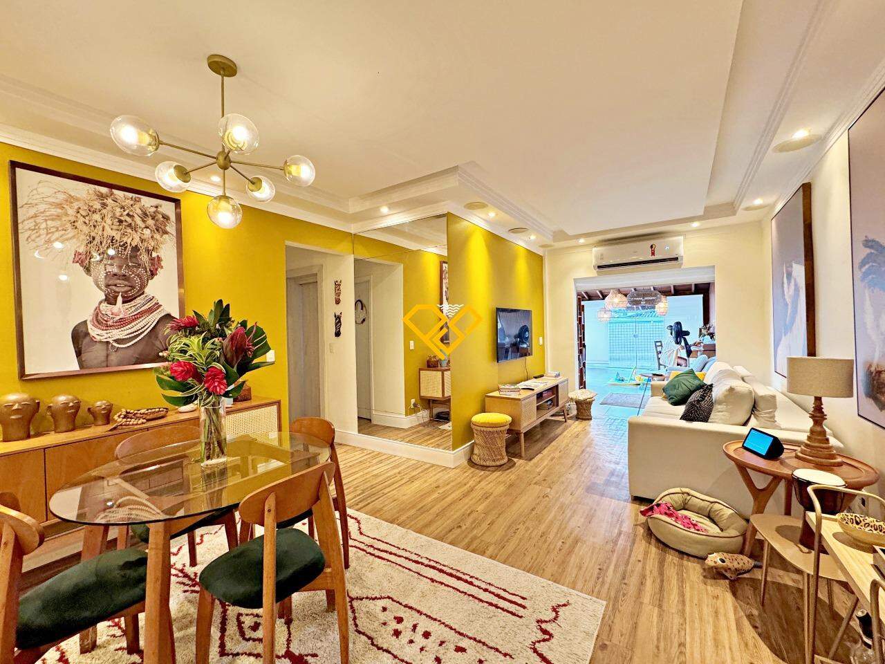 Garden à venda no Ponta da Praia: Sala