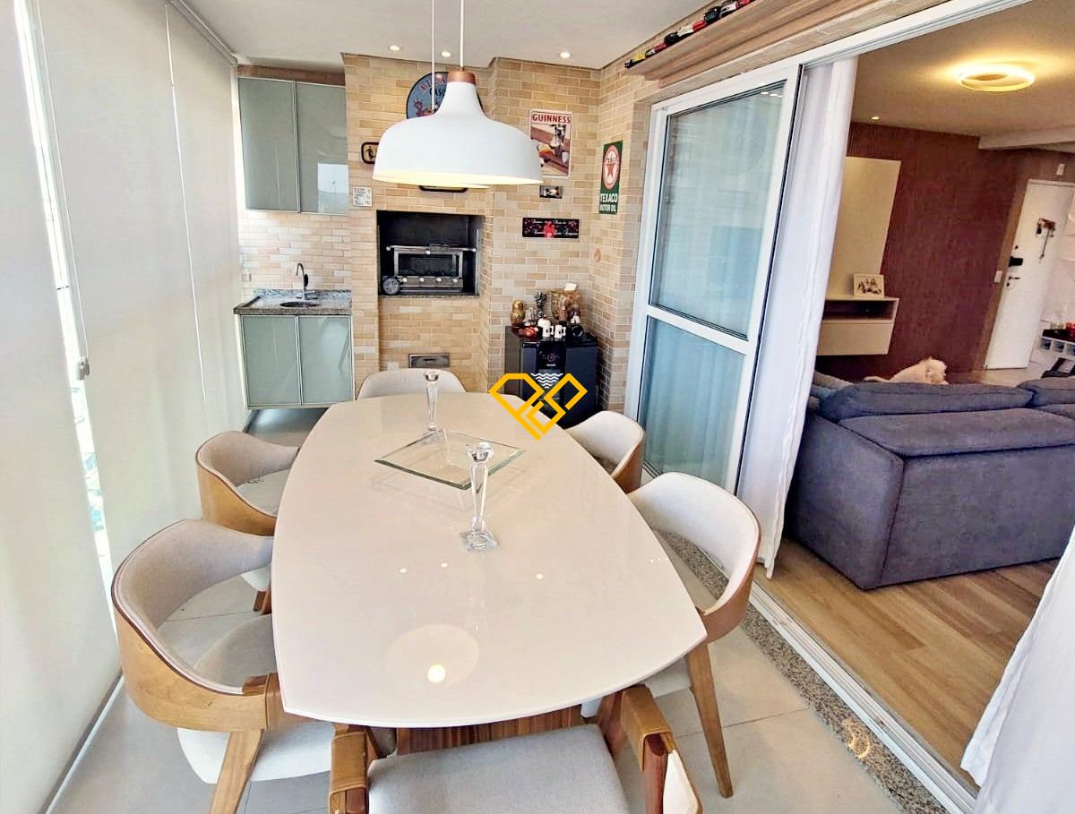 Apartamento à venda no Ponta da Praia: Varanda com churrasqueira