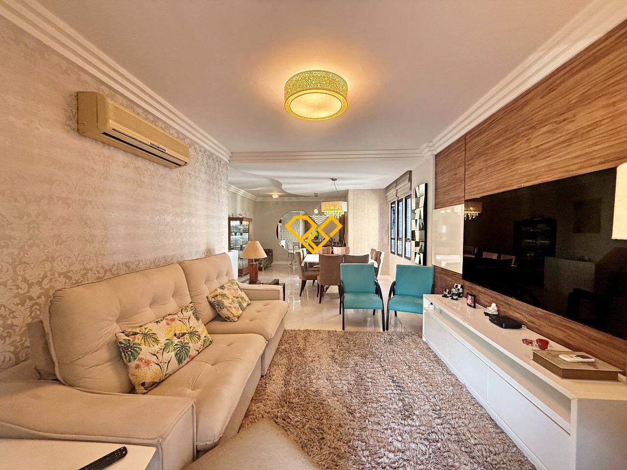 Apartamento à venda no Ponta da Praia: Sala